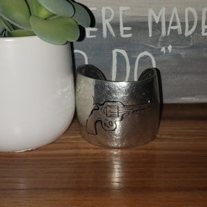 Pistol wide bangle (stainless steel)